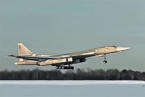 Trzeci zmodernizowany bombowiec strategiczny o zmiennej geometrii skrzydeł Tu-160M startuje do pierwszego lotu, Kazań, grudzień 2022 / Zdjęcie: PAO OAK