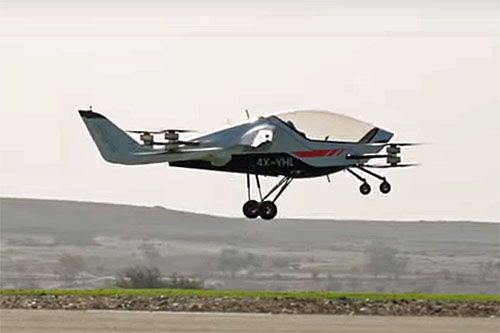 Prototyp dwumiejscowego samolotu eVTOL Air One startuje do pierwszego lotu z przejściem od pionowego startu do lotu poziomego / Zdjęcie: Air