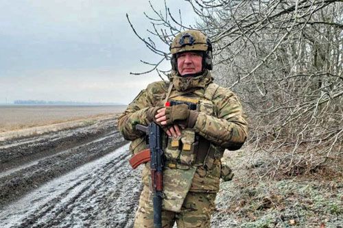 Dmitrij Rogozin w mundurze w rejonie walk w Donbasie / Zdjęcie: Twitter