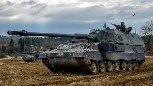 Wśród jednostek oddelegowanych przez Bundeswehrę do VJTF 2023 znajdzie się pododdział armatohaubic samobieżnych PzH 2000 z 245. batalionu artylerii / Zdjęcie: US Army