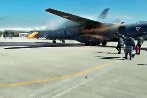 Akcja gaszenia meksykańskiego samolotu transportowego CASA C-295M po wylądowaniu na międzynarodowym lotnisku Culiacan / Zdjęcie: Twitter