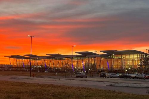Łącznie w całym 2022 wrocławskie lotnisko odnotowało ruch lotniczy na poziomie 2,9 mln pasażerów, co w porównaniu do 2021 stanowi 102% wzrostu i tylko 19% mniej niż w rekordowym 2019, kiedy to z lotniska skorzystało 3,5 mln pasażerów / Zdjęcie: Port lotniczy Wrocław
