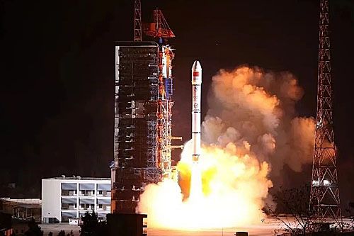 Rakieta nośna CZ-2C startuje z wyrzutni ośrodka Xichang z satelitą APSTAR-6E na pokładzie / Zdjęcie: Twitter – CASC
