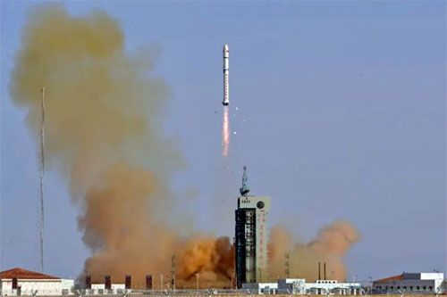 Chiński rakieta CZ-2D z satelitami YG-37 oraz SY-22A i -22B startuje z ośrodka kosmicznym Jiuquan, 13.01.2023, 15:00 czasu pekińskiego / Zdjęcie: CASC