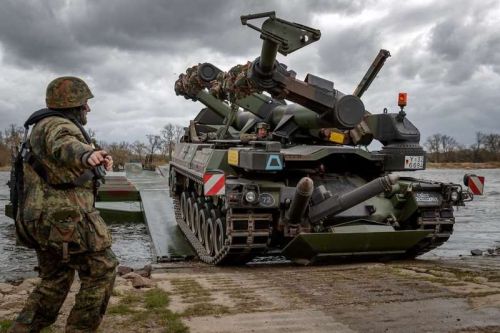 W latach 1996-1998 Bundeswehra odebrała 24 czołgi saperskie Minenräumpanzer Keiler zbudowane na bazie czołgu M48 / Zdjęcie: Bundeswehr