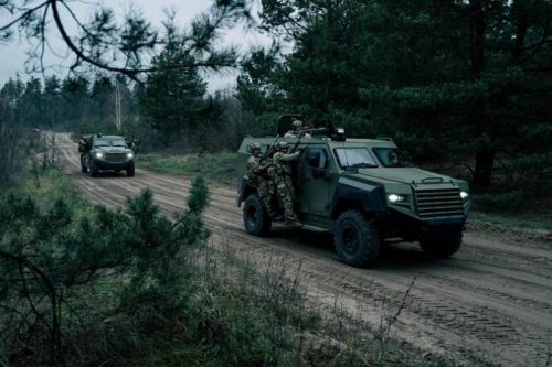 Do tej pory Ukraińcy otrzymali od Kanady ponad 100 pojazdów opancerzonych Senator / Zdjęcie: Roshel