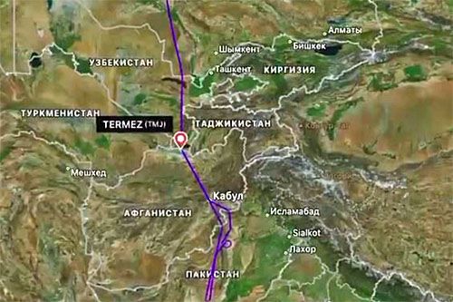 Gdy do obsługi lotniska Dabolim w Indiach dotarła informacja o bombie podłożonej w samolocie Boeing 757 linii Azur Air, ten znajdował się nad Afganistanem. Załoga zdecydowała się na powrót nad Uzbekistan i lądowanie w Termezie / Ilustracja: Flightradar24