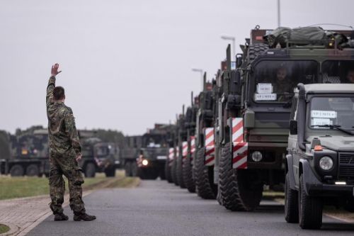 Każda jednostka ogniowa, która trafi do Polski, będzie składała się z wielofunkcyjnej stacji radiolokacyjnej, radaru kierowania ogniem, agregatu prądotwórczego, wyrzutni i elementów łączności radiowej z zestawem masztów antenowych / Zdjęcie: Bundeswehr