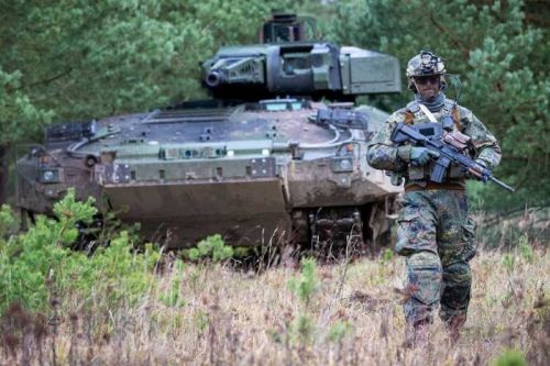 IdZ-ES pozwala zwiększyć świadomość sytuacyjną żołnierzy i usprawnić obieg informacji / Zdjęcie: Rheinmetall
