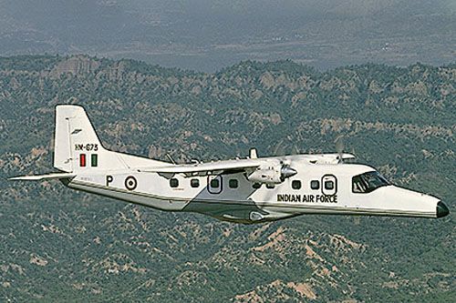 HAL Do-228 w barwach indyjskich wojsk lotniczych. Indyjskie przedsiębiorstwo produkuje je na licencji, którą nabyło w 1983 / Zdjęcie: HAL