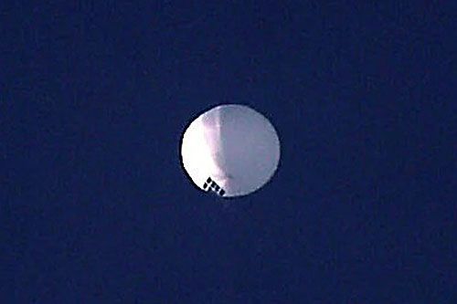 Jedno z dostępnych w Internecie zdjęć balonu, który porusza się nad amerykańską Montaną. Zdjęcie wykonane nad Billings Intl. Airport / Zdjęcie: Twitter – StratoCat