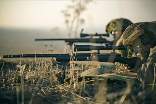 Żołnierze elitarnej Brygady Nahal podczas ćwiczeń, uzbrojeni w karabiny wyborowe M24 SWS (Sniper Weapon System) / Zdjęcie: IDF Spokesperson's Unit