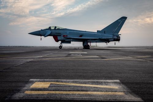 Spekuluje się, że Ukraina mogłaby otrzymać samoloty wielozadaniowe Eurofighter Typhoon starszych wersji, lub uderzeniowe Tornado / Zdjęcie: RAF