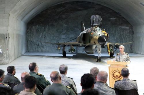 Na nagraniach z wnętrza Oghab-44 można zauważyć samoloty F-4D/E Phantom II i bombowce Su-24MK / Zdjęcie: Twitter