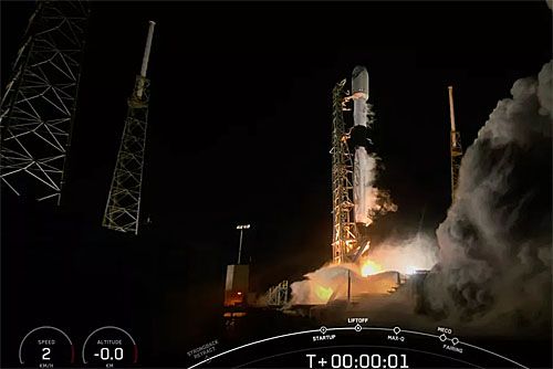Rakieta nośna SpaceX startuje z Cape Canaveral do misji z satelitami konstelacji Starlink / Zdjęcie: NASA