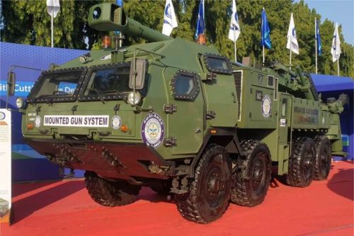 Jedną z propozycji w programie może być opracowana przez DRDO 155-mm armatohaubica MGS z działem ATAGS na ciężarówce HMV 8x8 15009 / Zdjęcie: Twitter