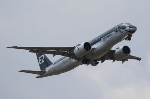 Pomimo chwytliwej nazwy marketingowej Embraer E190E-2 nie cieszy się zbyt wielkim powodzeniem / Zdjęcie: Bartosz Głowacki 