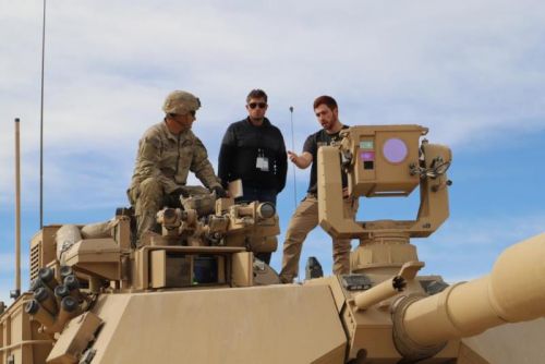 Panoramiczny sensor optoelektroniczny wchodzący w skład systemu ATLAS zamontowany na czołgu Abrams