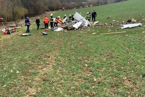 Szczątki rozbitego samolotu DA42 zostały rozrzucone na dużej powierzchni / Zdjęcie: HaZZ – Facebook