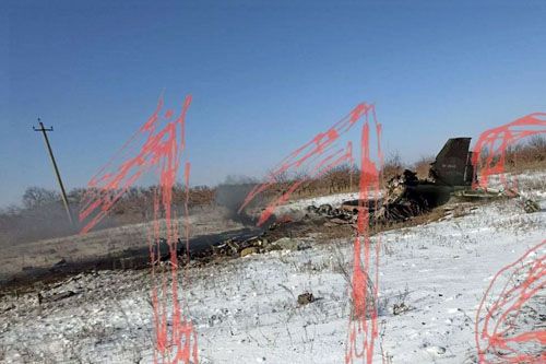 Szczątki samolotu Su-25, który rozbił się na obrzeżach wioski Oriechowo, całkowicie spłonęły / Zdjęcie: Twitter – 112