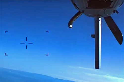 Uszkodzone po zderzeniu z rosyjskim Su-27 śmigło amerykańskiego MQ-9. Jego stan uniemożliwił kontynuowanie lotu i spowodował decyzję o zatopieniu bezzałogowca / Zdjęcie US DoD