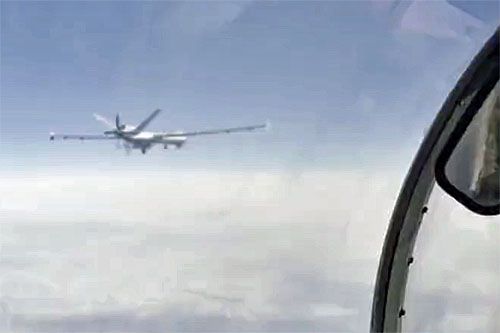 Amerykański bsl MQ-9 z perspektywy myśliwca rosyjskich WKS Su-27 / Zdjęcie: Twitter