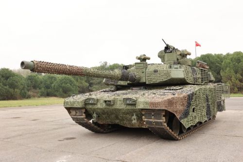 Czołgi Altay docelowo mają zostać wyposażone w układy napędowe z silnikiem Batu i przekładnią EST15K / Zdjęcie: Twitter