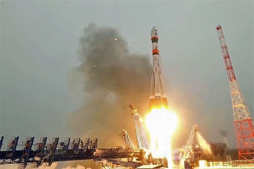 Rakieta nośna Sojuz-2.1a startuje z satelitą obserwacyjnym Bars-M z ośrodka kosmicznego w Plesiecku / Zdjęcie: Roskosmos