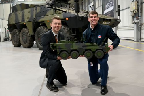 British Army ma odebrać na podstawie dotychczasowego zamówienia ponad 600 transporterów Boxer MIV / Zdjęcie: RBSL