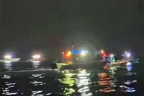 Nocne poszukiwania wraku i zwłok ofiar katastrofy samolotu Piper Cherokee Lance, który rozbił się u wybrzeży Florydy / Zdjęcie: Twitter
