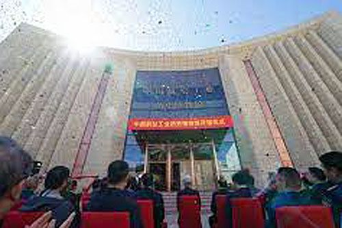 Uroczystość otwarcia Muzeum odbyła się przed jego halą główną / Zdjęcie: FB – 柳成梁