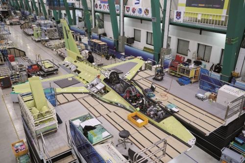 Obecnie na linii produkcyjnej KAI znajdują się samoloty FA-50 dla Polski i Tajlandii, a także ostatni prototyp KF-21 Boramae / Zdjęcie: Korea Defense Blog
