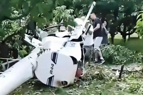 Wrak śmigłowca Robinson R44, który rozbił się w sadzie wiśniowym w pobliżu Xi’an / Zdjęcie: Twitter