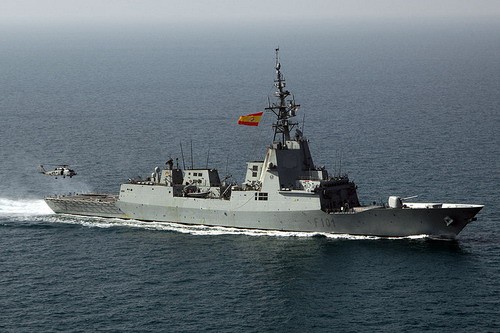 Konstrukcja australijskich niszczycieli została oparta na przedstawionej na zdjęciu hiszpańskiej fregacie typu <span>Álvaro de Bazán (F100). Pokonała ona </span>projekt zmodernizowanych, amerykańskich niszczycieli typu Arleigh Burke / Zdjęcie: US Navy