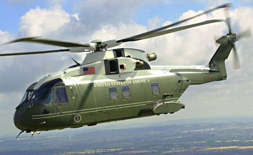 VH-71 Kestler, powstały na bazie AW101, zwyciężył już raz w przetargu na nowe śmigłowce dla przedstawicieli amerykańskich władz. Jednym z czynników wyboru był fakt zwiększenia bezpieczeństwa lotu przez wykorzystanie 3 silników. Ze względu na opóźnienia i przekroczenie kosztów program został jednak anulowany / Zdjęcie: AgustaWestland