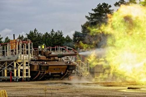 Zmodernizowane czołgi Leclerc XLR mają być przystosowane do strzelania odłamkowo-burzącą amunicją programowalną M3M kal. 120 mm / Zdjecie: DGA