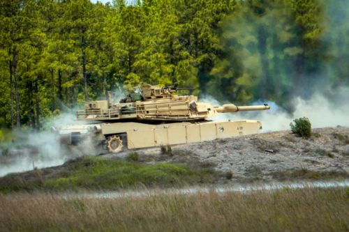 Docelowo jesienią br. Ukraińcy mają otrzymać 31 specjalnie dostosowanych czołgów M1A / Zdjęcie: US Army National Guard