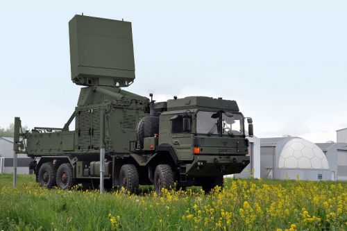 Radary TRML-4D stanowią jeden z elementów systemu obrony powietrznej IRIS-T SLM / Zdjęcie: Hensoldt