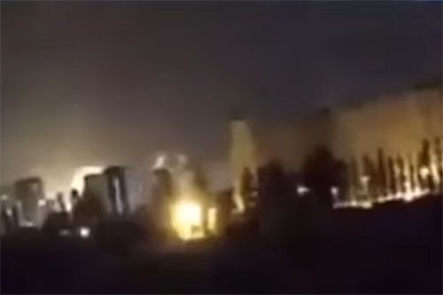 Po zakończeniu kanonady Patriotów na nagraniu z kamery przemysłowej można zobaczyć dwa wybuchy w miejscu skąd startowały przeciwpociski. Miały to być efekty trafień przez hiperdźwiękowe Kinżały / Zdjęcie: Twitter