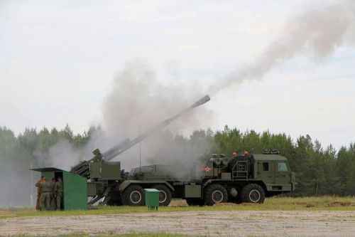 Donośność 152-mm działa 2A64 na armatohaubicy 2S43 to 24,5 km / Zdjęcie: MO FR