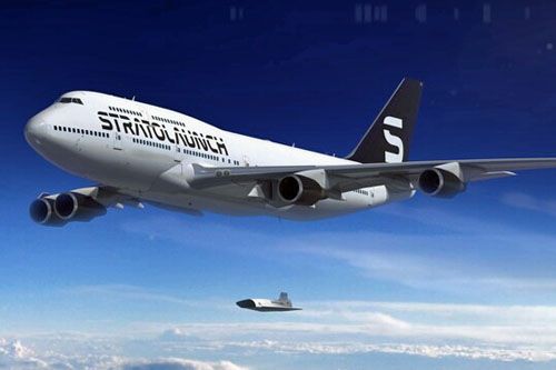 Wizja zmodyfikowanego samolotu Boeing 747-400 w czasie testu pojazdu hiperdźwiękowego Stratolaunch Talon-A / Ilustracja: Stratolaunch