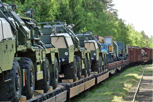 Komponenty zestaw systemu rakietowego obrony powietrznej S-400 Triumf wjeżdżające na platformach kolejowych na terytorium Białorusi / Zdjęcie Służba prasowa MO Białorusi