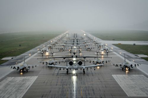 Marsz mamutów z udziałem 53 samolotów stacjonujących w południowokoreańskich bazach USAF Osan i Kunsan / Zdjęcia: US Air Force 