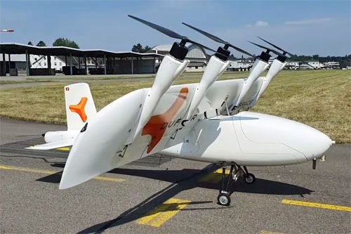 Prototyp trzeciej generacji bezzałogowego przemiennopłata transportowego X2.2. Jego pierwsze krótkie loty realizowano na lotnisku Dübendorf / Zdjęcie: Dufour Aerospace