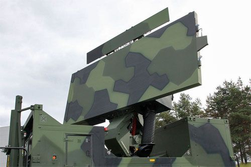 Radar Ground Master 403 osadzony na fińskim podwoziu Sisu E13TP. W tej wersji radar jest produkowany od 2008 / Zdjęcie: Wikipedia