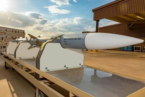 Otrzymany przez Raytheona kontrakt na pociski AIM-120 AMRAAM jest największym ich jednorazowym zamówieniem / Zdjęcie: Raytheon