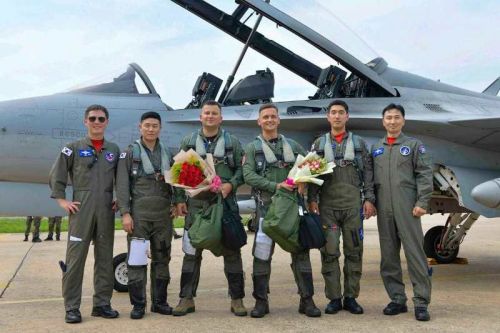 Szkolenie polskich pilotów w Republice Korei na samolotach FA-50 zakończyło się miesiąc przed zakładanym terminem / Zdjęcie: DGRSZ