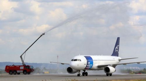 Pierwszy rejs Air Montenegro na trasie Rzeszów – Podgorica uczczono salutem wodnym lotniskowej straży pożarnej / Zdjęcie: Port lotniczy Rzeszów-Jasionka