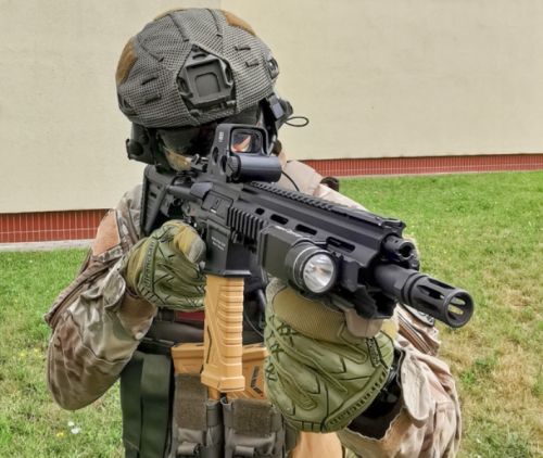 Celowniki hologragiczne Eotech EXPS 3.0 mogą być montowane na kilku typach karabinków używanych przez Straż Graniczną, w tym Beryl 96C, Grot i HK416 / Zdjęcie: Straż Graniczna