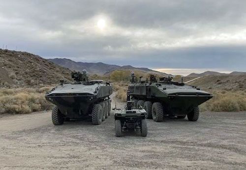 Pojazdy wykorzystywane w testach współdziałania pojazdów załogowych i bezzałogowego (MUM-T) prowadzonych przez BAE Systems i IAI Elta / Zdjęcie: BAE Systems